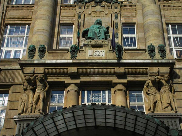 02_Liszt Academy entrance